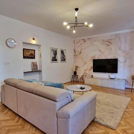 Apartment Hana Оміш Екстер'єр фото