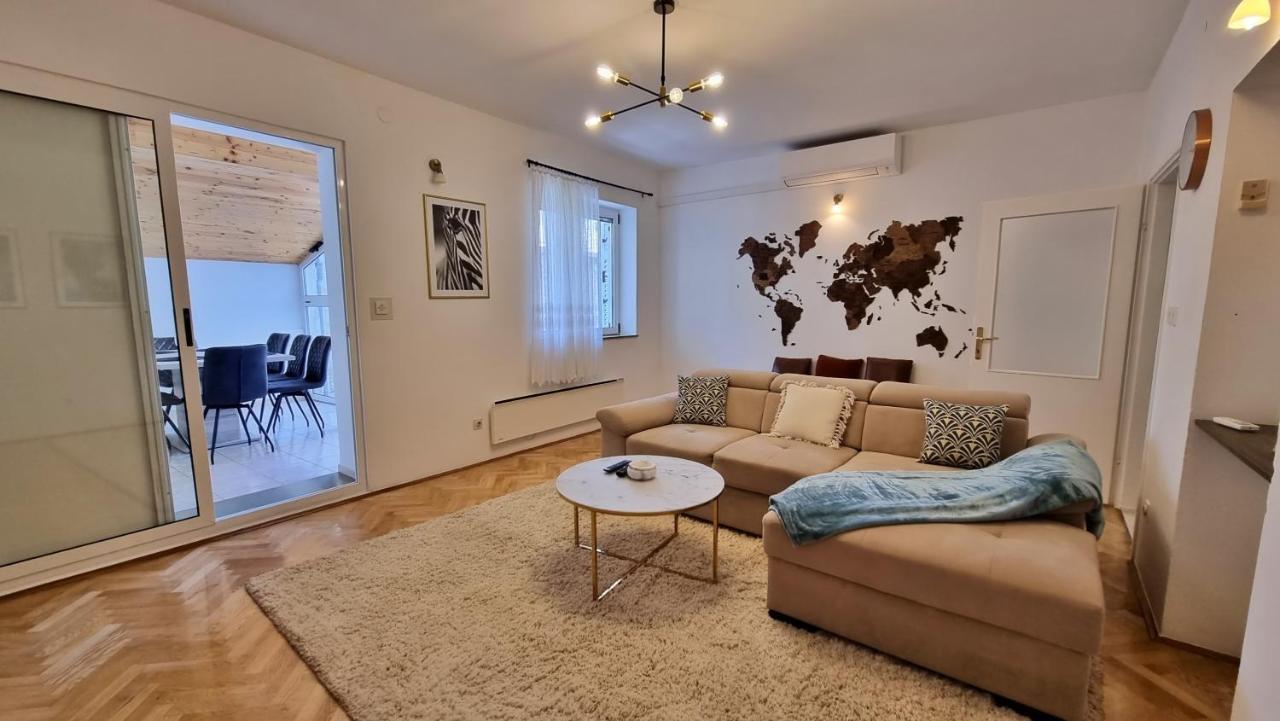 Apartment Hana Оміш Екстер'єр фото