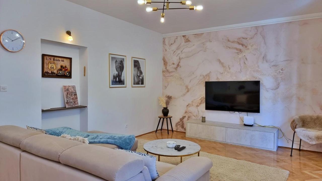 Apartment Hana Оміш Екстер'єр фото