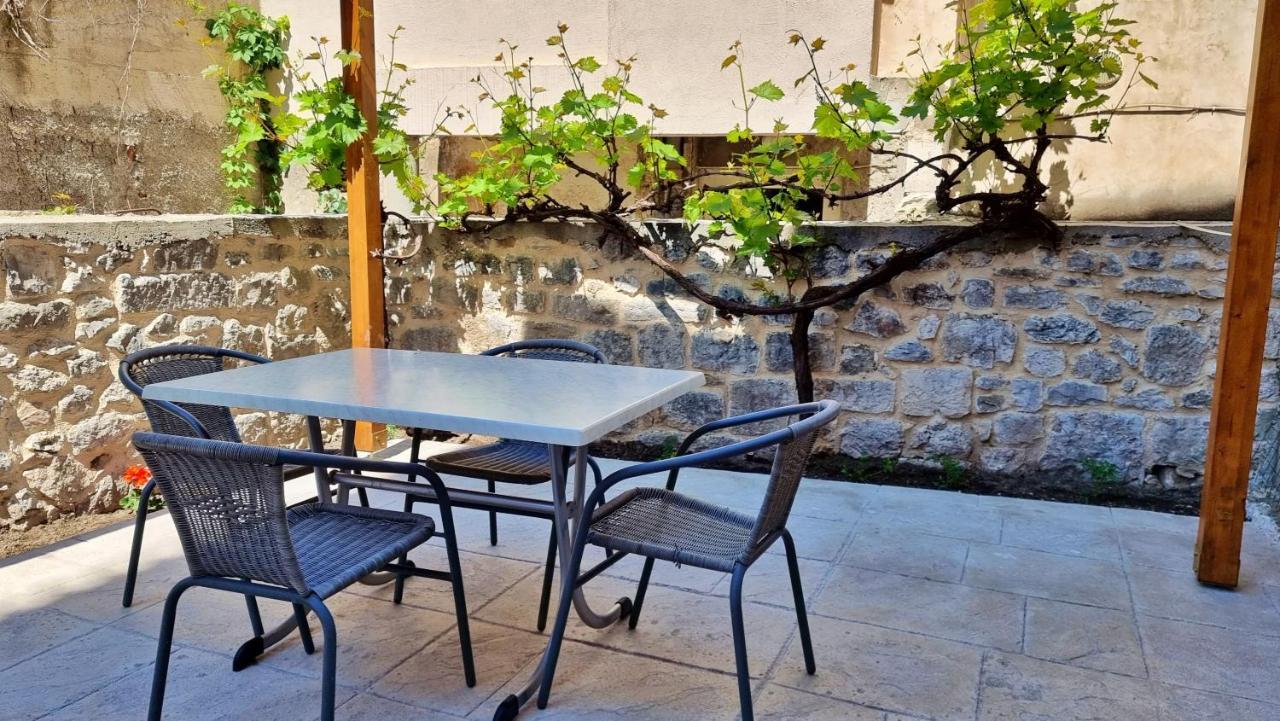 Apartment Hana Оміш Екстер'єр фото