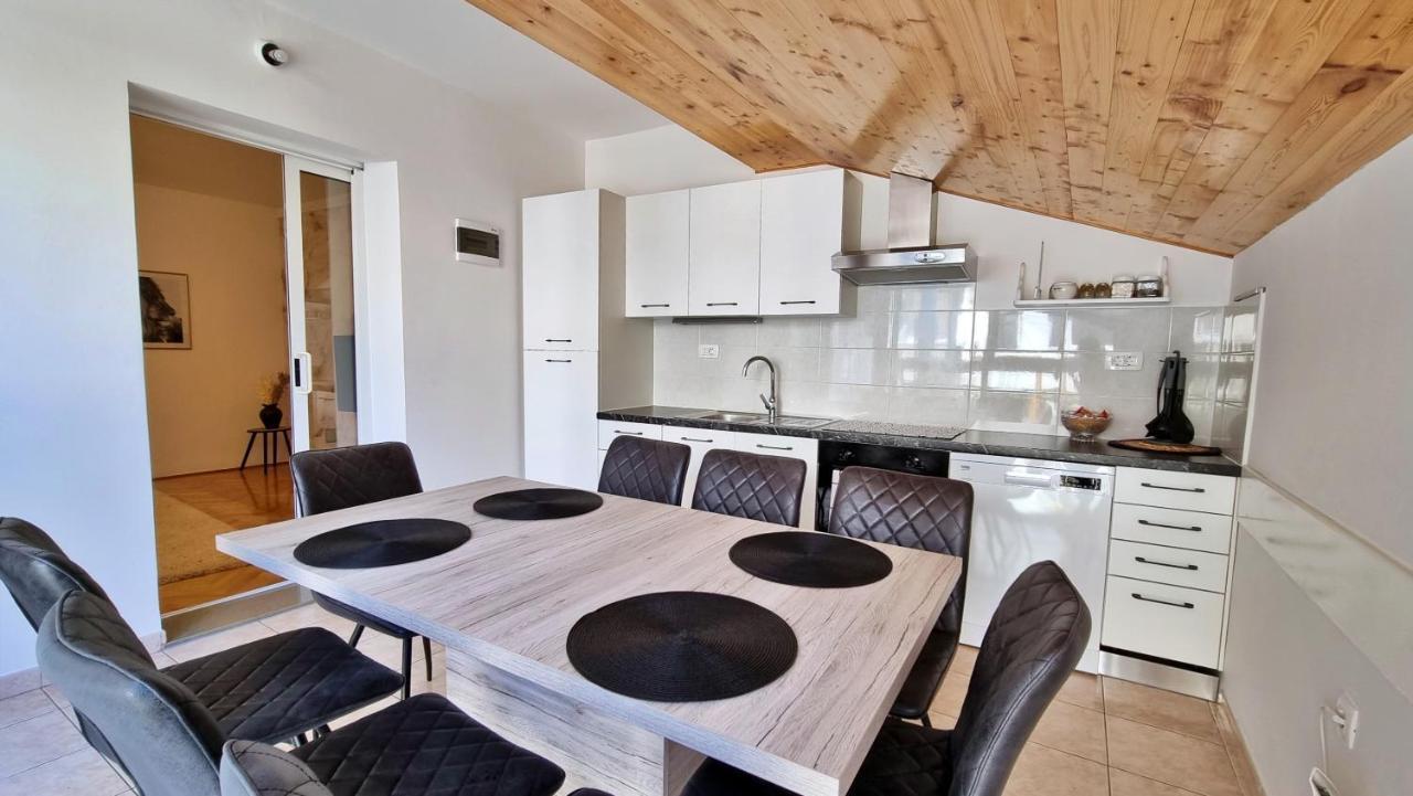 Apartment Hana Оміш Екстер'єр фото