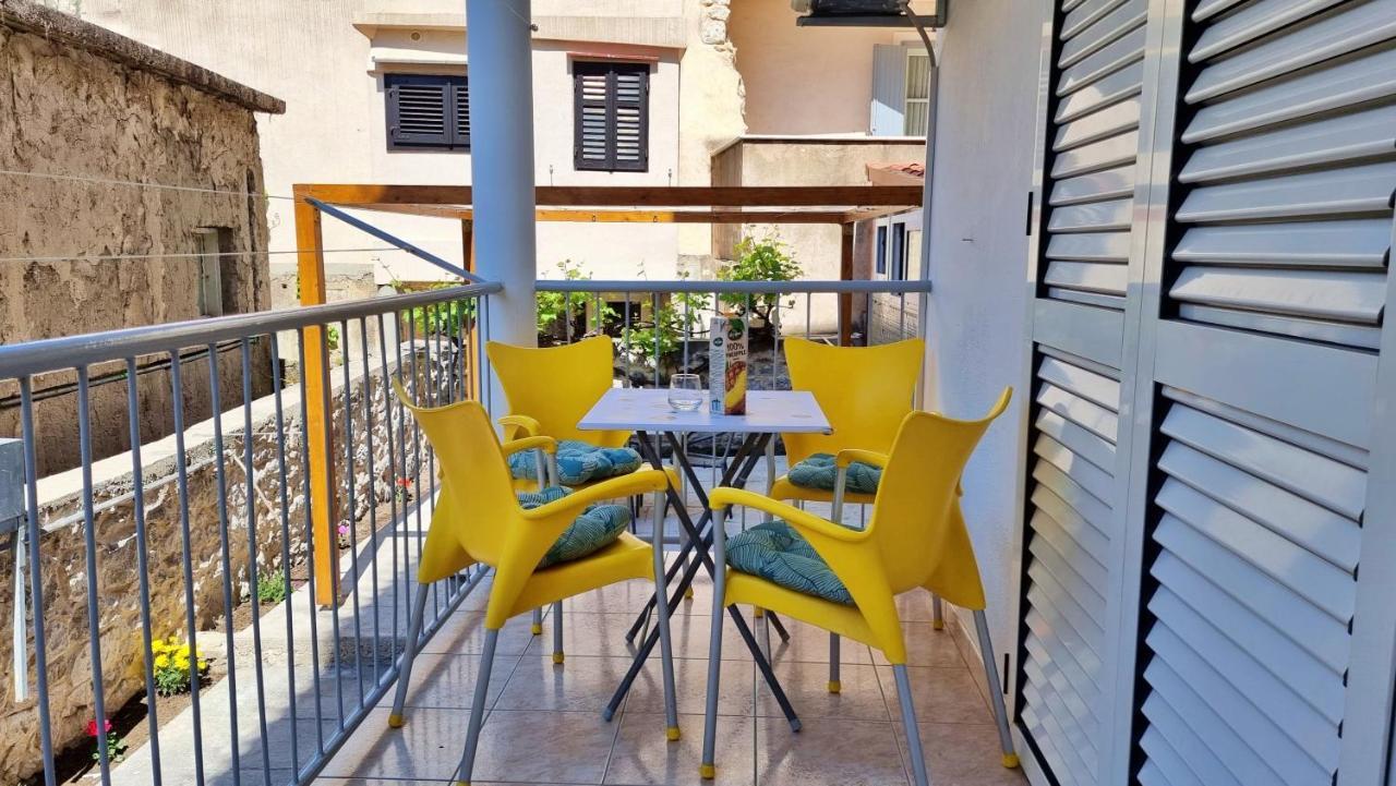 Apartment Hana Оміш Екстер'єр фото