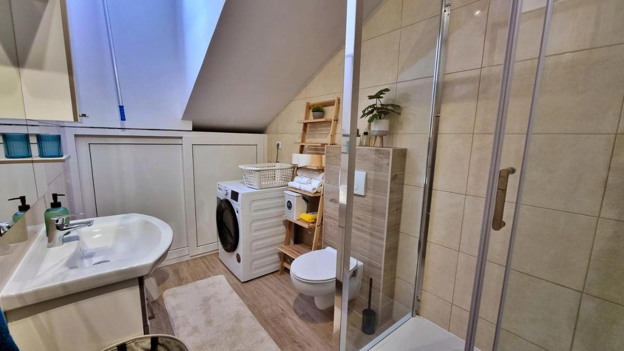 Apartment Hana Оміш Екстер'єр фото