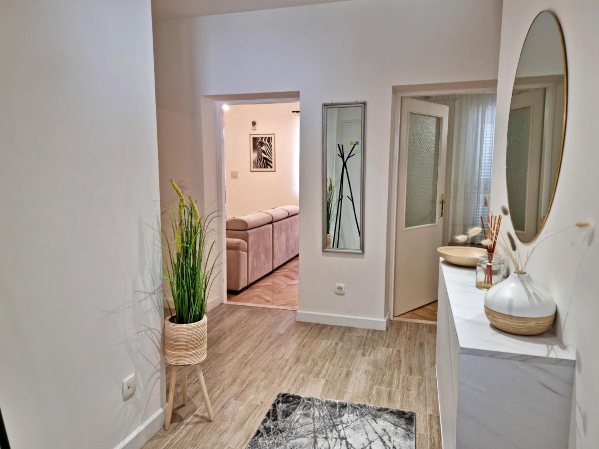 Apartment Hana Оміш Екстер'єр фото