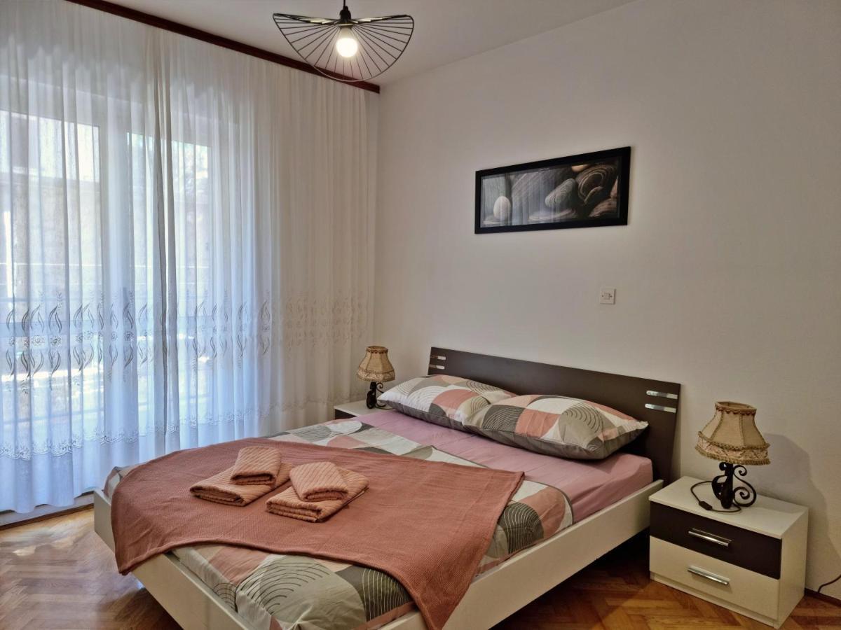 Apartment Hana Оміш Екстер'єр фото