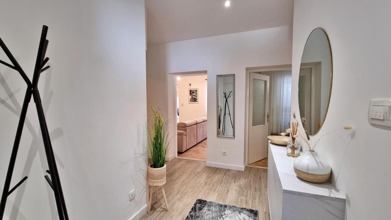 Apartment Hana Оміш Екстер'єр фото