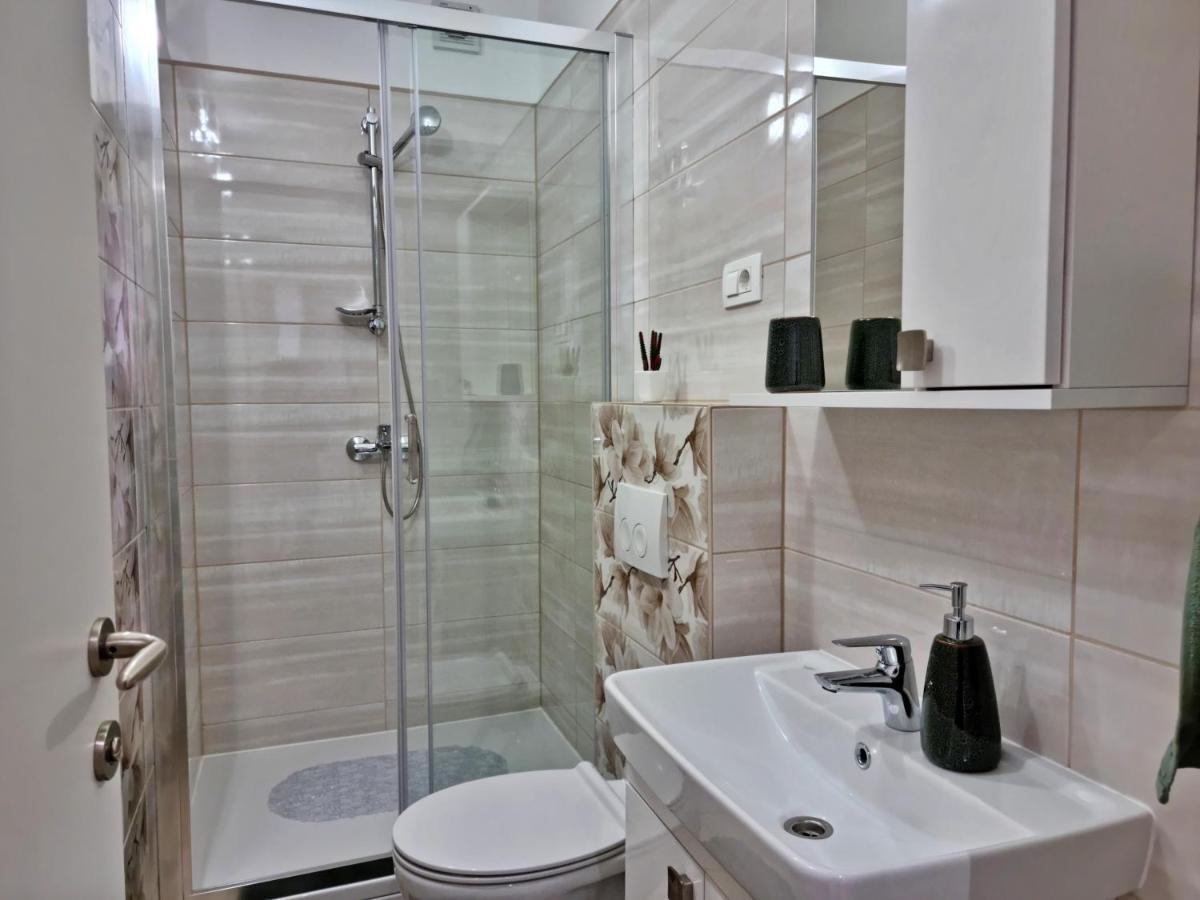 Apartment Hana Оміш Екстер'єр фото