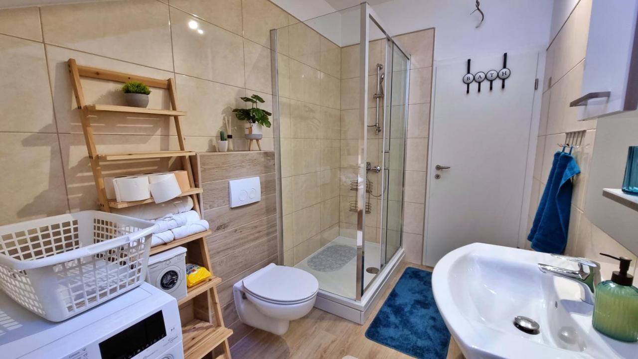 Apartment Hana Оміш Екстер'єр фото