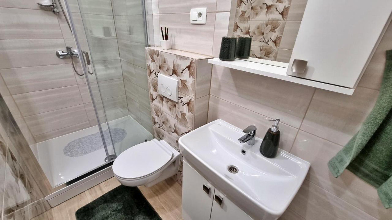 Apartment Hana Оміш Екстер'єр фото