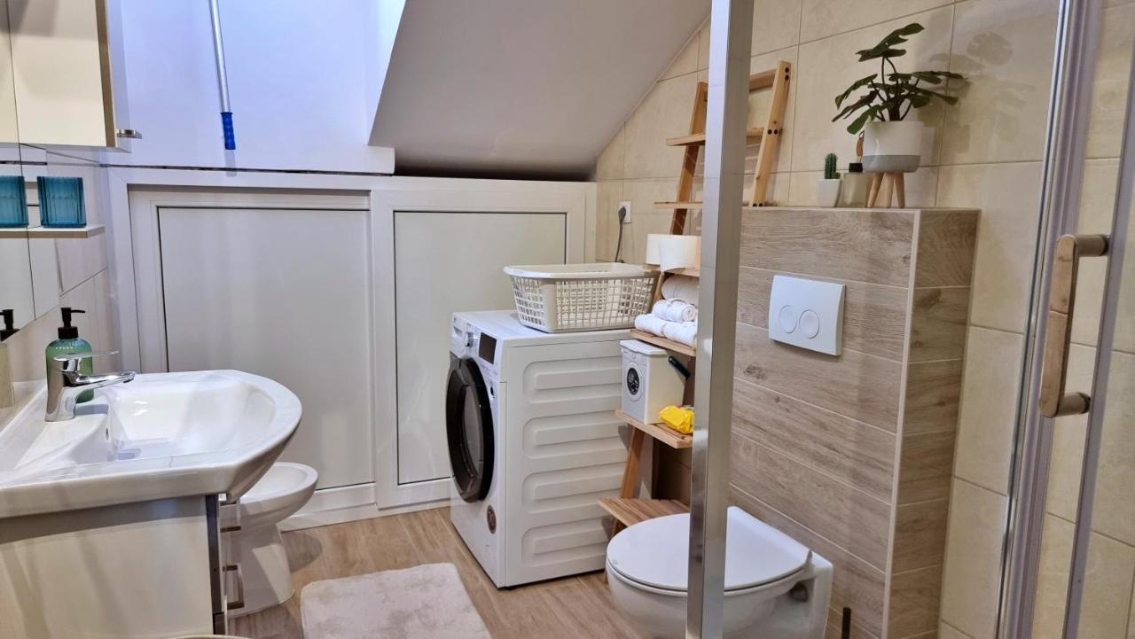 Apartment Hana Оміш Екстер'єр фото