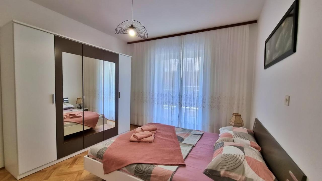 Apartment Hana Оміш Екстер'єр фото