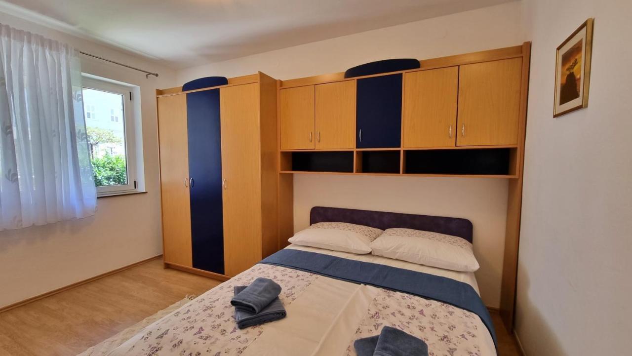 Apartment Hana Оміш Екстер'єр фото