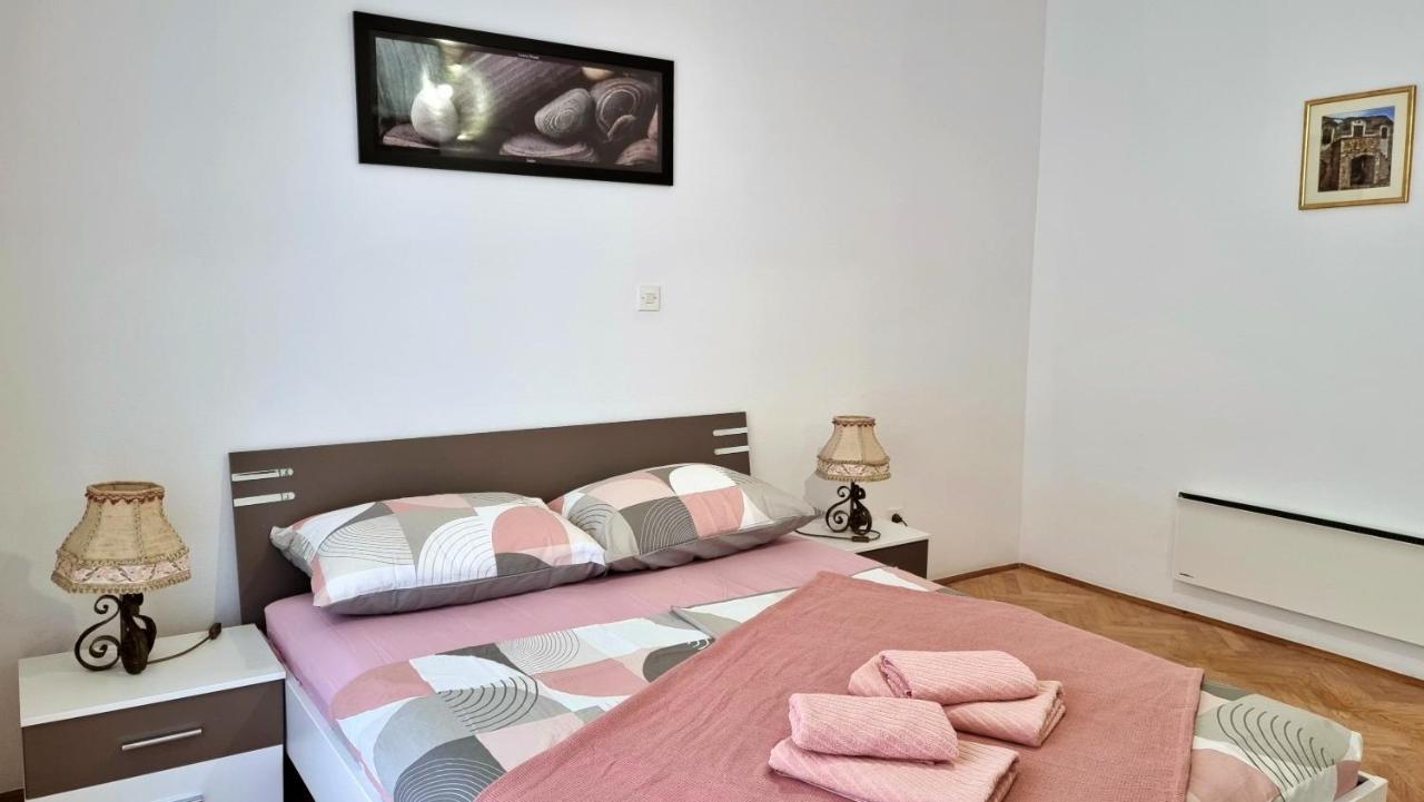 Apartment Hana Оміш Екстер'єр фото