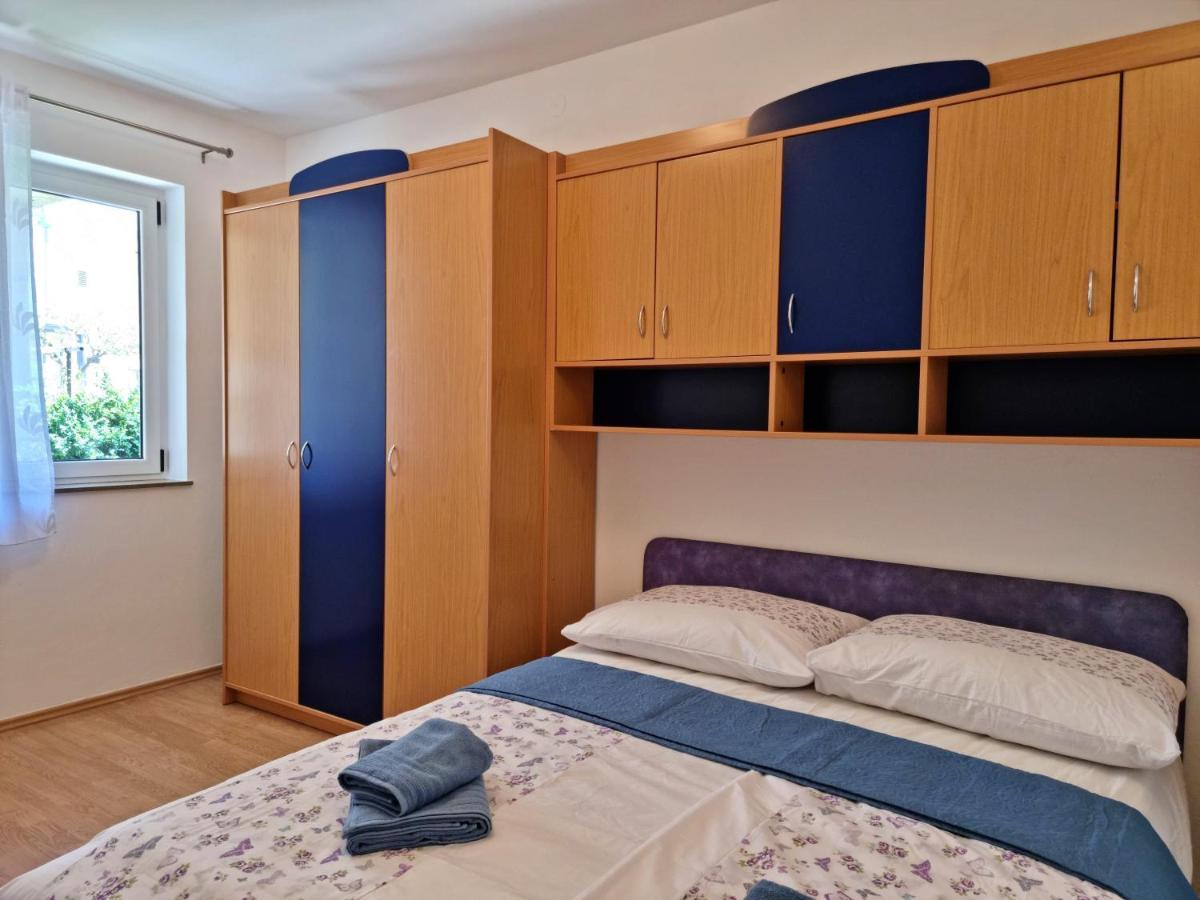 Apartment Hana Оміш Екстер'єр фото