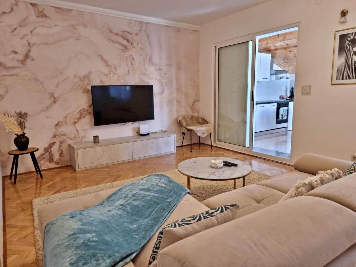 Apartment Hana Оміш Екстер'єр фото